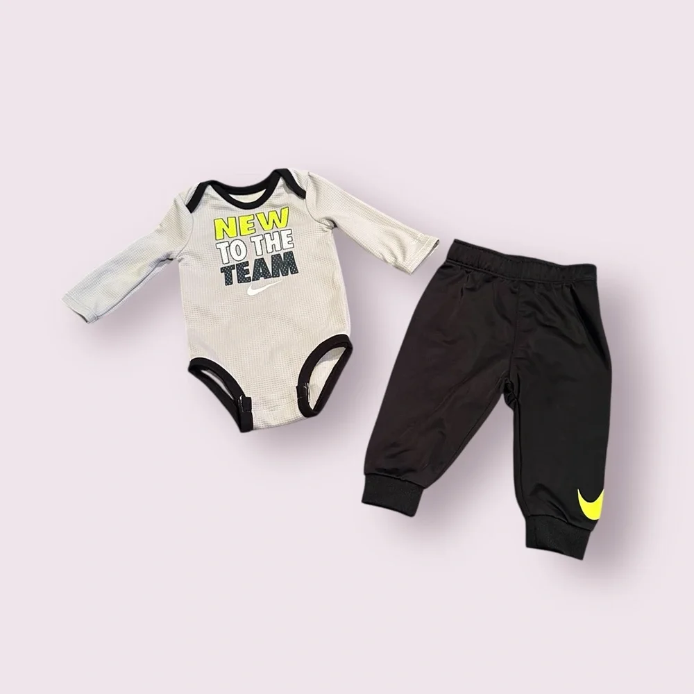 NWOT Baby Nike New To The Team Gray Black And Neon Outfit Size 6 Months